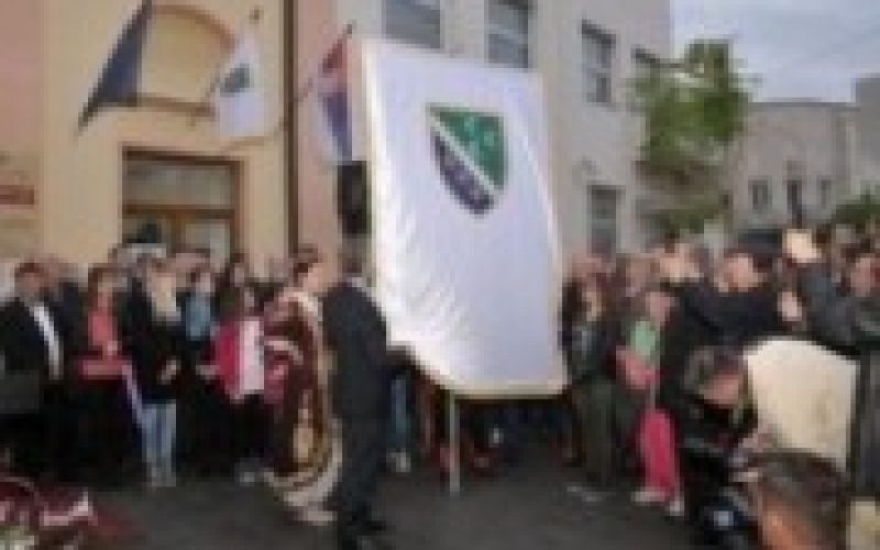 (Srpski) Obilježen 11. maj – Dan bošnjačke nacionalne zastave