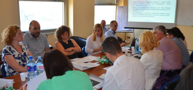 (Srpski) Paunović: Vlada posvećena praćenju sprovođenja Akcionog plana za manjine