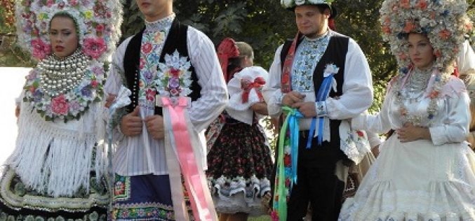 (Srpski) Festival tradicionalne nošnje u Kisaču
