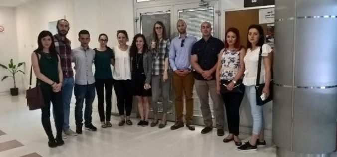 (Srpski) Mladi novinari srpskih i albanskih redakcija sa KiM posetili UNS