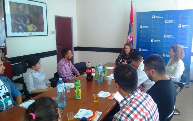 (Srpski) Polaznici škole romskog liderstva u poseti Povereniku za zaštitu ravnopravnosti