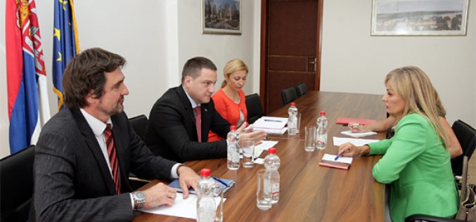 (Srpski) RUŽIĆ: Radimo na još dva zakona koji će unaprediti položaj nacionalnih manjina