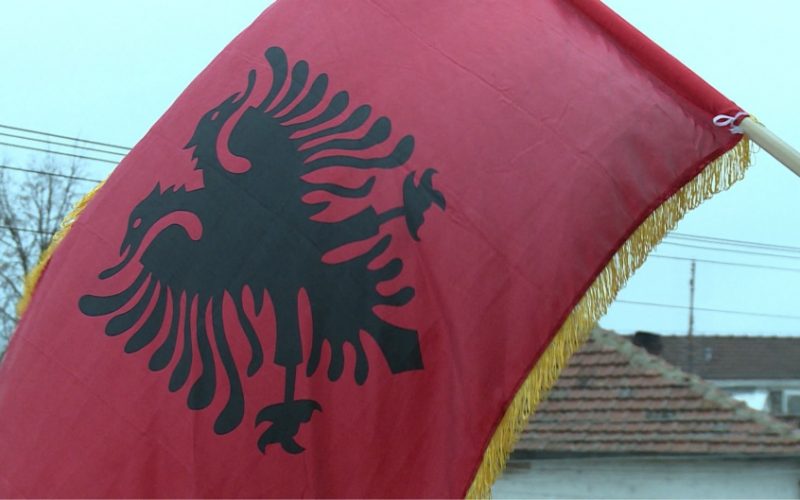 (Srpski) Albanci obeležili nacionalni praznik „Dan Zastave“
