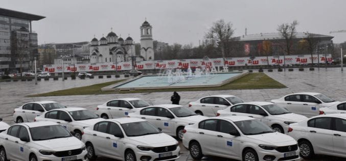 (Srpski) Predstavnici 30 gradova i opština dobili automobile zbog mobilnih timova za inkluziju Roma