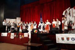 (Srpski) Više od 800 dece na „Festivalu rumunskog folklora dece Vojvodine“
