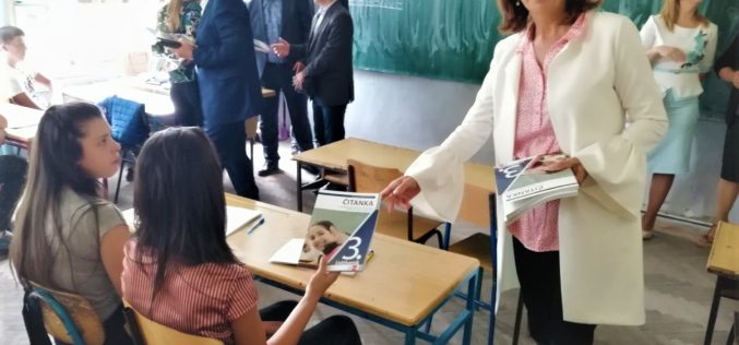 (Srpski) Besplatni udžbenici za srednje škole u Sjenici i Tutinu